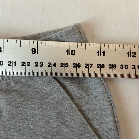 Old Navy Girl’s Grey Capri Sweat Pant size 10 - Picture 6 of 7